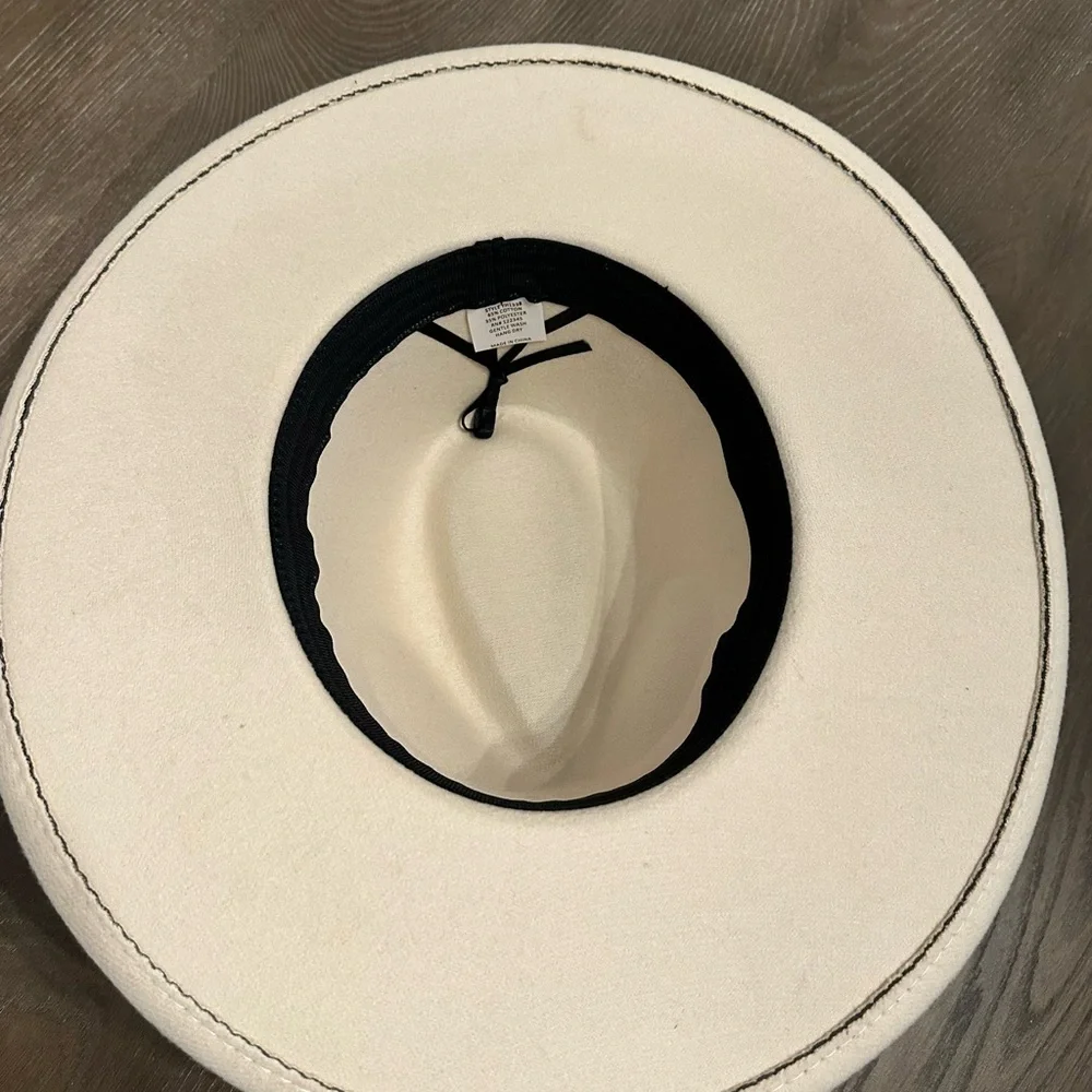 Women’s Boutique‎ Fedora Cream Hat with Black Strap